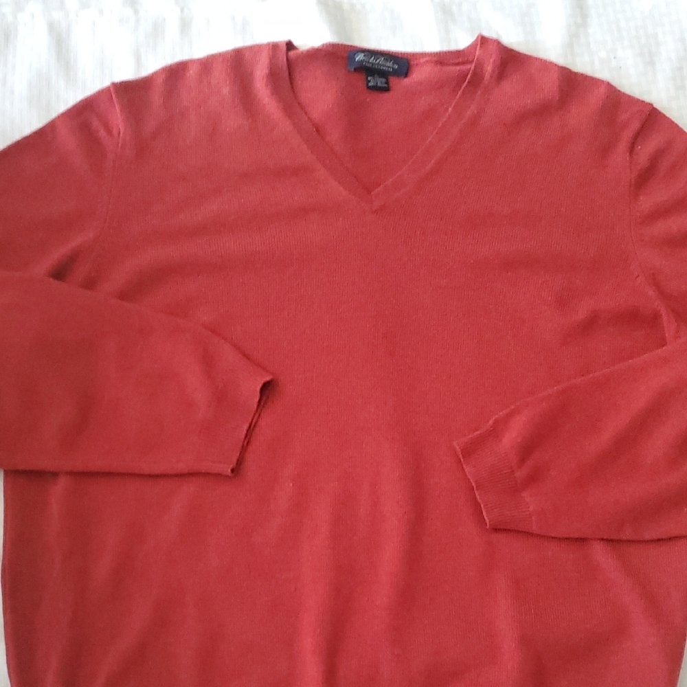 Brooks Brothers Men's V-Neck Sweater in Vibrant Burgundy 100% Cashmere - Picture 2 of 10
